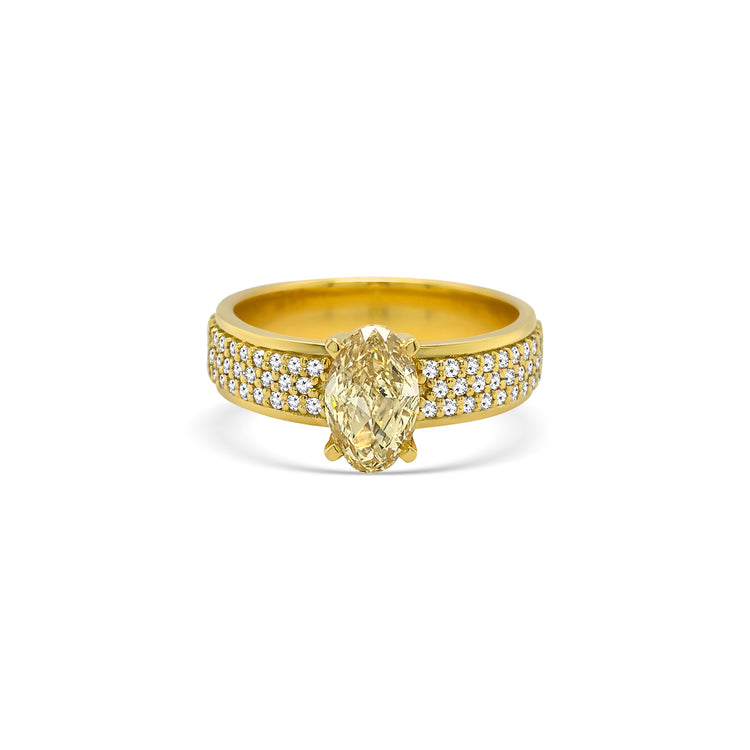 Oval and round brilliant diamond band with alternating stones, Elegant mixed shape diamond band featuring oval and round cuts, Unique wedding band with oval and round brilliant diamonds, Sparkling oval and round diamond eternity band, Delicate band with alternating oval and round brilliant diamonds, White gold diamond band with oval and round brilliant stones, Classic oval and round brilliant diamond ring design