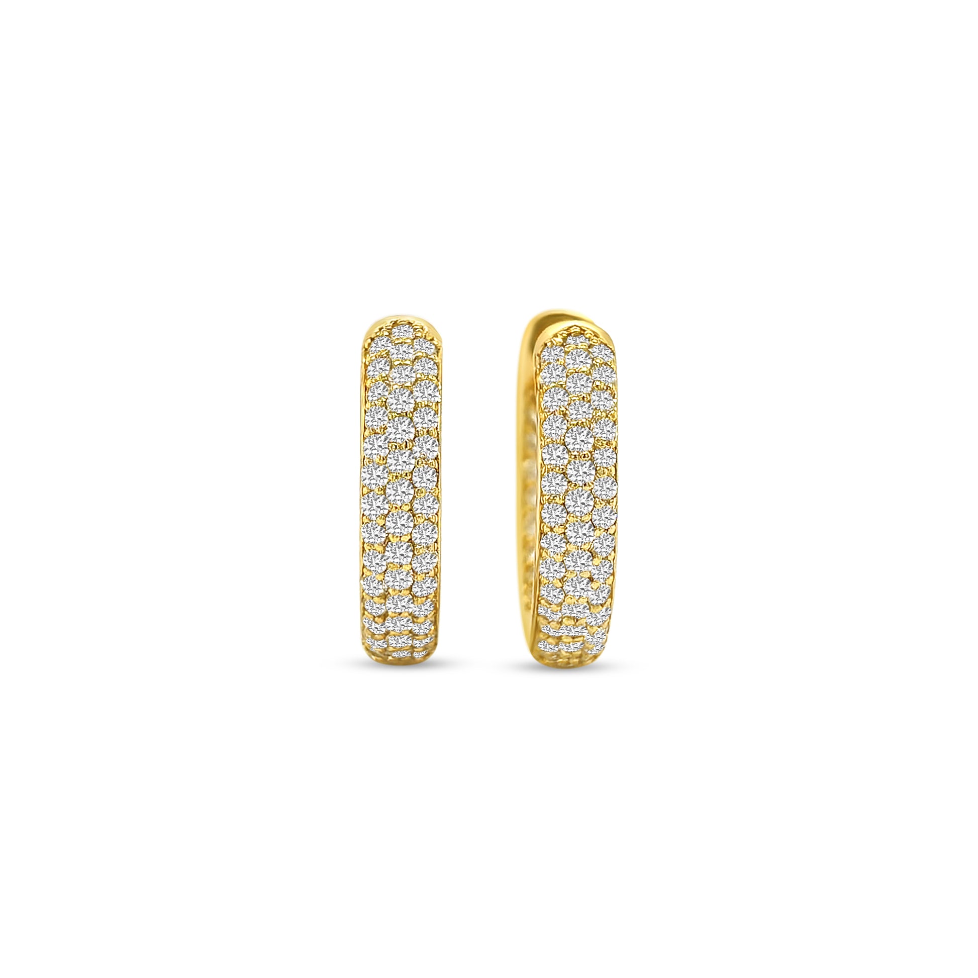 Add a touch of brilliance to your jewelry collection with these stunning Round Brilliant Diamond Huggy Earrings. Designed for comfort and sophistication, they're the perfect accessory for any occasion