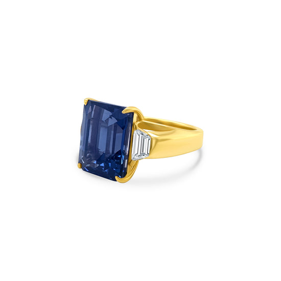 "Emerald Cut Tanzanite & Diamond Ring," "Exquisite Emerald Cut Tanzanite Ring," "Luxurious Diamond and Tanzanite Jewelry," "Elegant Emerald Cut Gemstone Ring," "Fine Jewelry with Emerald Cut Tanzanite and Diamonds," "High-Quality Emerald Cut Tanzanite Ring," "Statement Emerald Cut Gemstone and Diamond Ring," "Sparkling Tanzanite and Diamond Jewelry," "Beautiful Emerald Cut Gemstone Ring," "Fashionable Tanzanite & Diamond Ring."